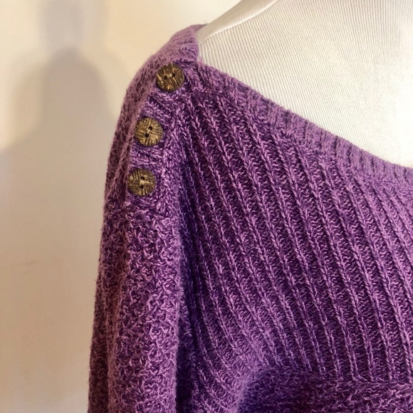 Sweater - Picture 1 of 3